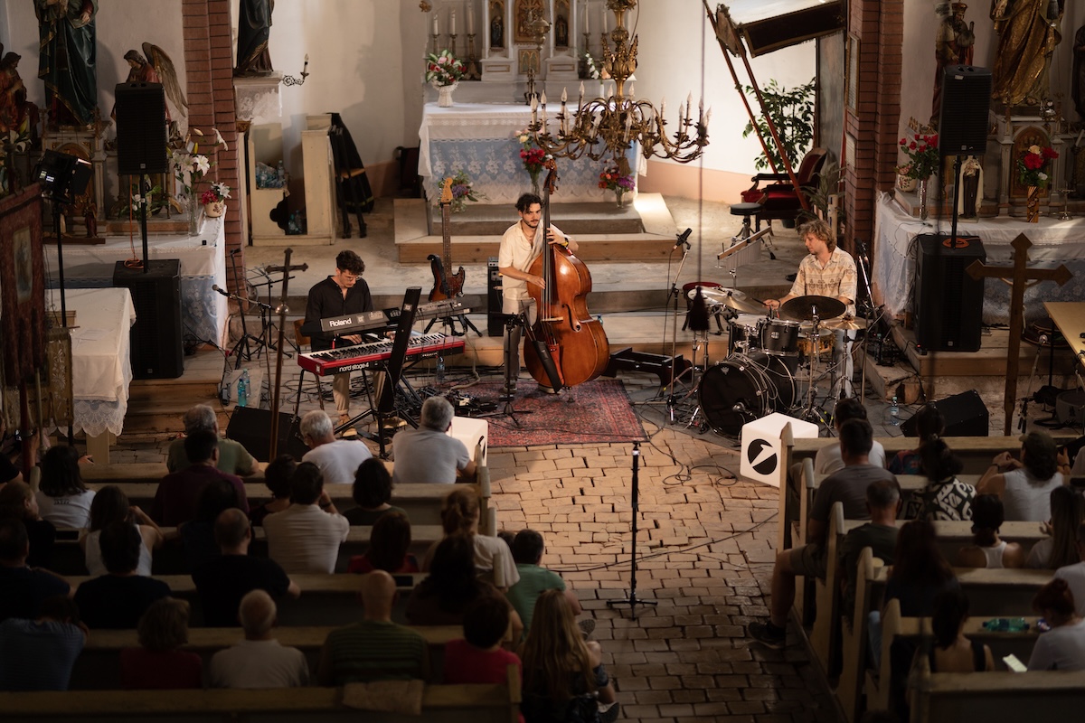 Experimental Stage empowered by UniCredit Bank